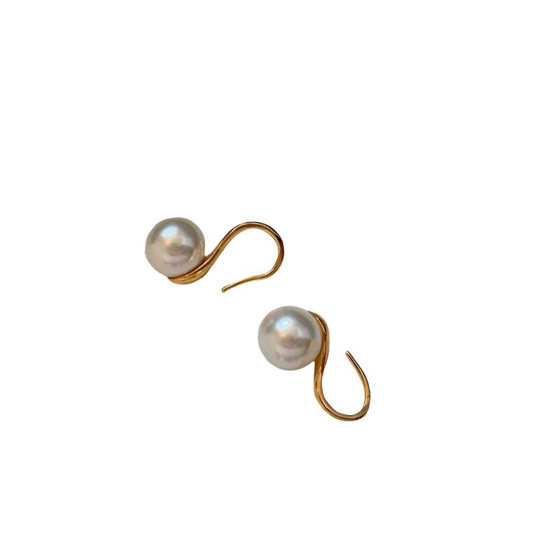 GOLD PEARL HOOK EARRING