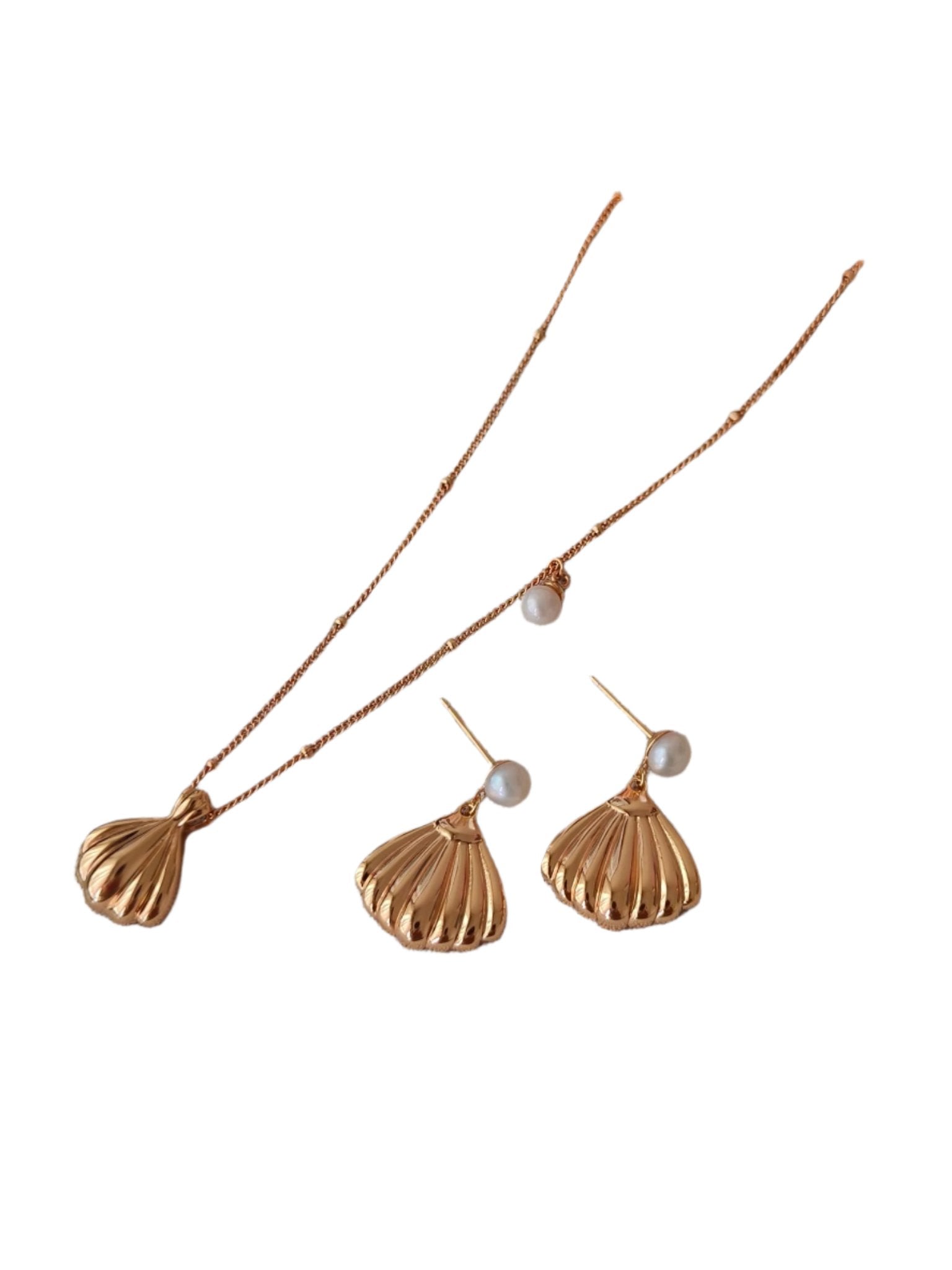 Gold Summer Shell Pendant Necklace